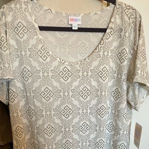 Brand new Lularoe classic t.
